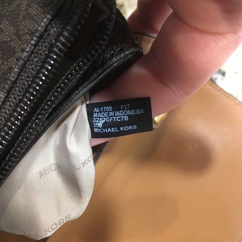 Michael Kors Fulton Logo Crossbody - Picture 8 of 11